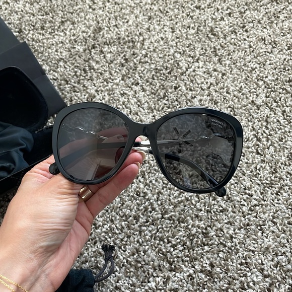 Chanel Pearl Logo Butterfly Sunglasses Black - Picture 9 of 17